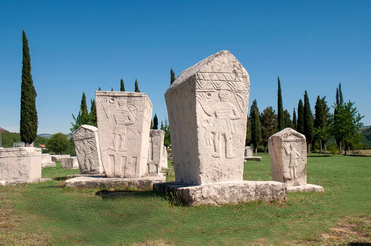 STOLAC – TURISTIČKO SREDIŠTE Jedno od središta turističkog, kulturnog i povijesnog zbivanja u Hercegovini